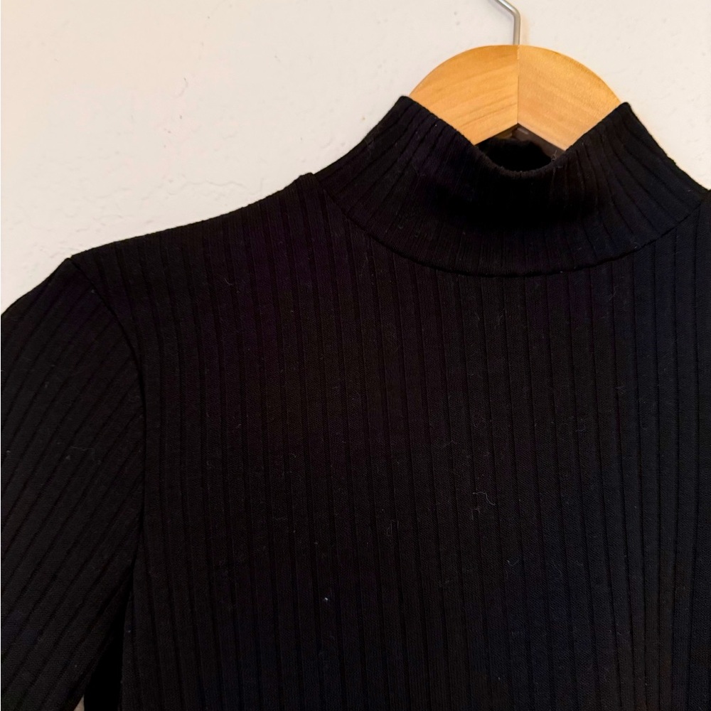Ribbed black mock neck